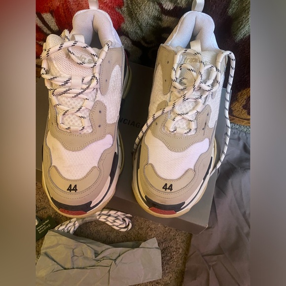 balenciaga triple s white black red
